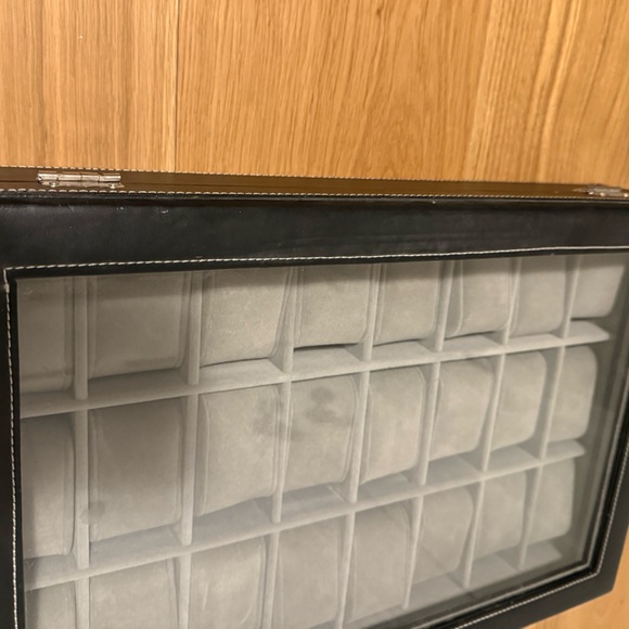 24 spot Black Watch Display Case - Picture 2 of 5